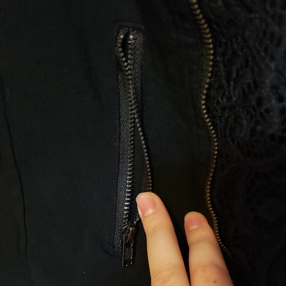 Black Jacket w. Lace Sleeves - Picture 5 of 8